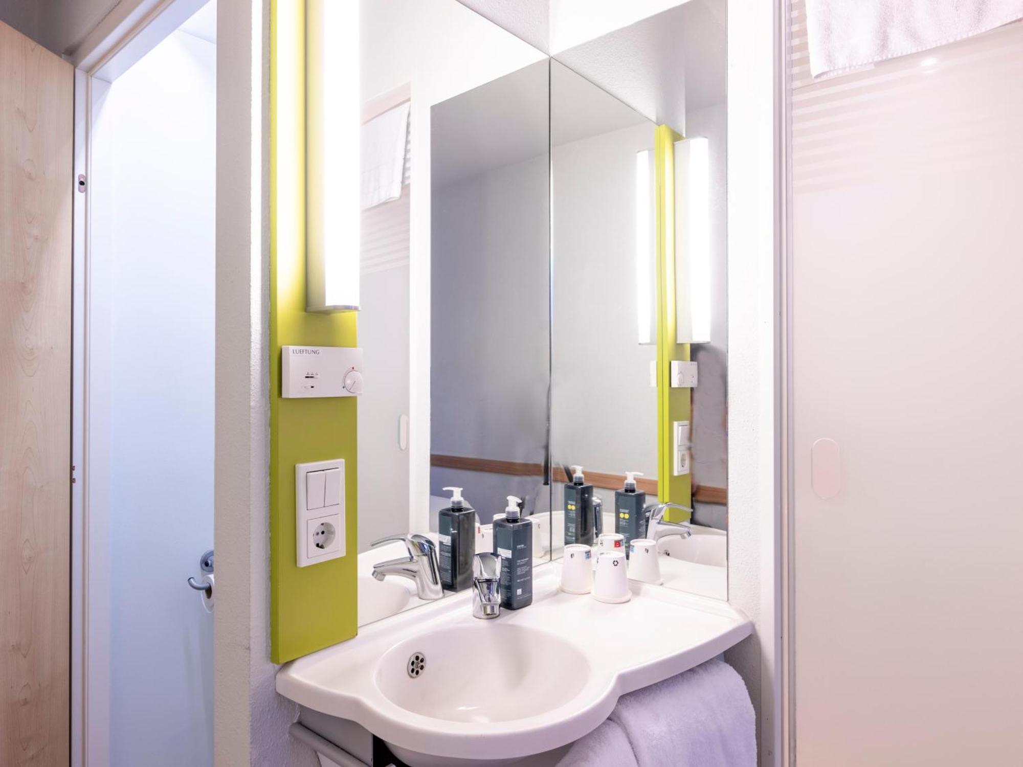 B&B Hotel Виллих Экстерьер фото